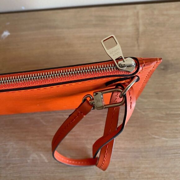 Authentic Louis Vuitton epi clutch bag - Picture 3 of 9